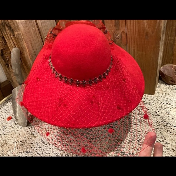 Vintage Red Hat - Picture 3 of 3
